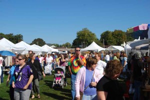 101009b Colorfest - crowd 1 -s900